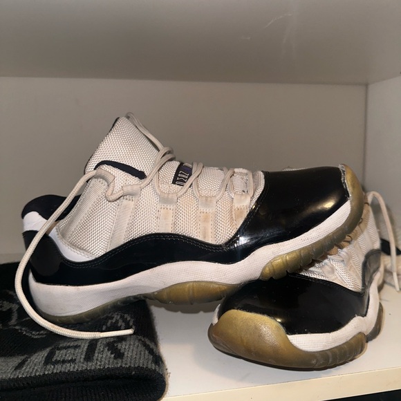 Women’s Jordan’s - Picture 2 of 7